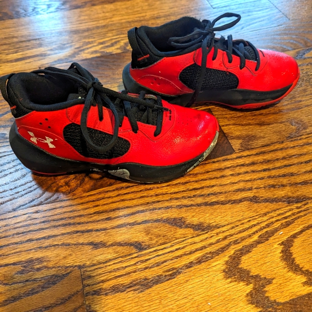 Boys Under Armour Basketball Shoes